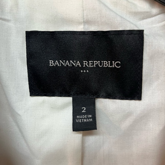 Banana Republic Beige Double-Breasted Blazer. Size 2 - Picture 3 of 5